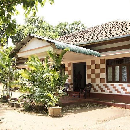 Neem Beach House Тринкомали Экстерьер фото