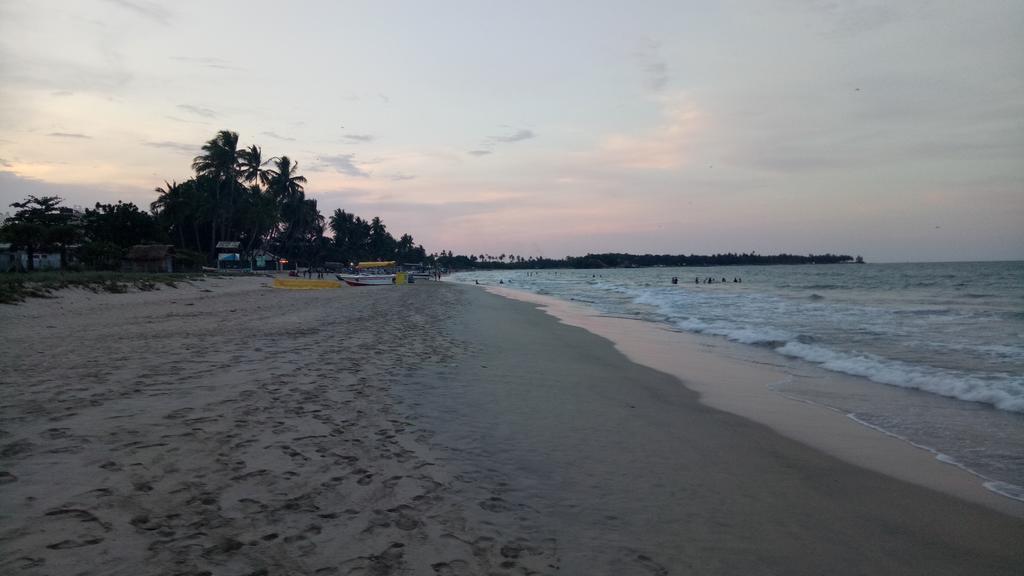 Neem Beach House Тринкомали Экстерьер фото